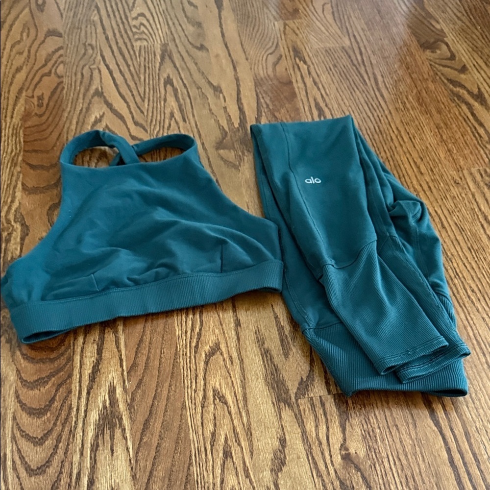 ALO Yoga Deep GreenLeggings -matching bra listed separate - Picture 9 of 9